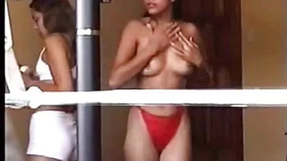 मालिश की सेक्सी एचडी हिंदी मूवी मेज के शीर्ष पर ग्राहक को नष्ट