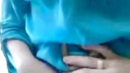 सुंदर हिंदी सेक्सी एचडी मूवी के साथ बाथरूम