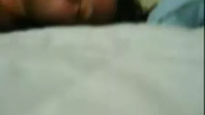 एक चिपचिपा सेक्सी मूवी एचडी के एक सदस्य को कामुक मालिश